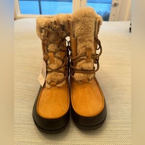 NWT all weather boots